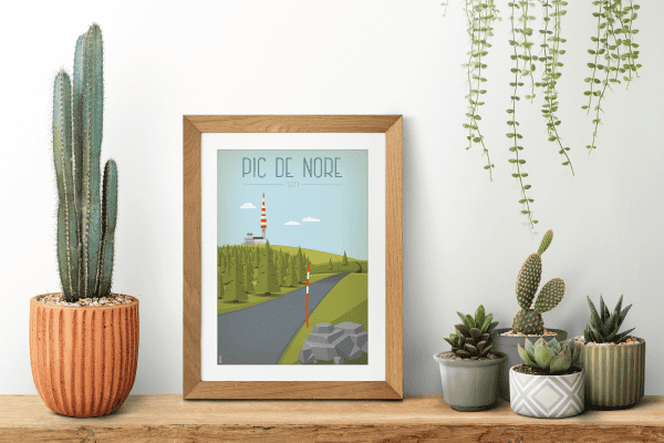 Affiche Pic de Nore : une ode à la Montagne Noire Une interprétation artistique dans le style Art Déco du Pic de Nore : l'élégance intemporelle d'une icône naturelle.