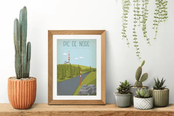 Affiche du Pic de Nore : 3 raisons d’adopter ce symbole incontournable de la Montagne Noire Une interprétation artistique dans le style Art Déco du Pic de Nore : l'élégance intemporelle d'une icône naturelle.
