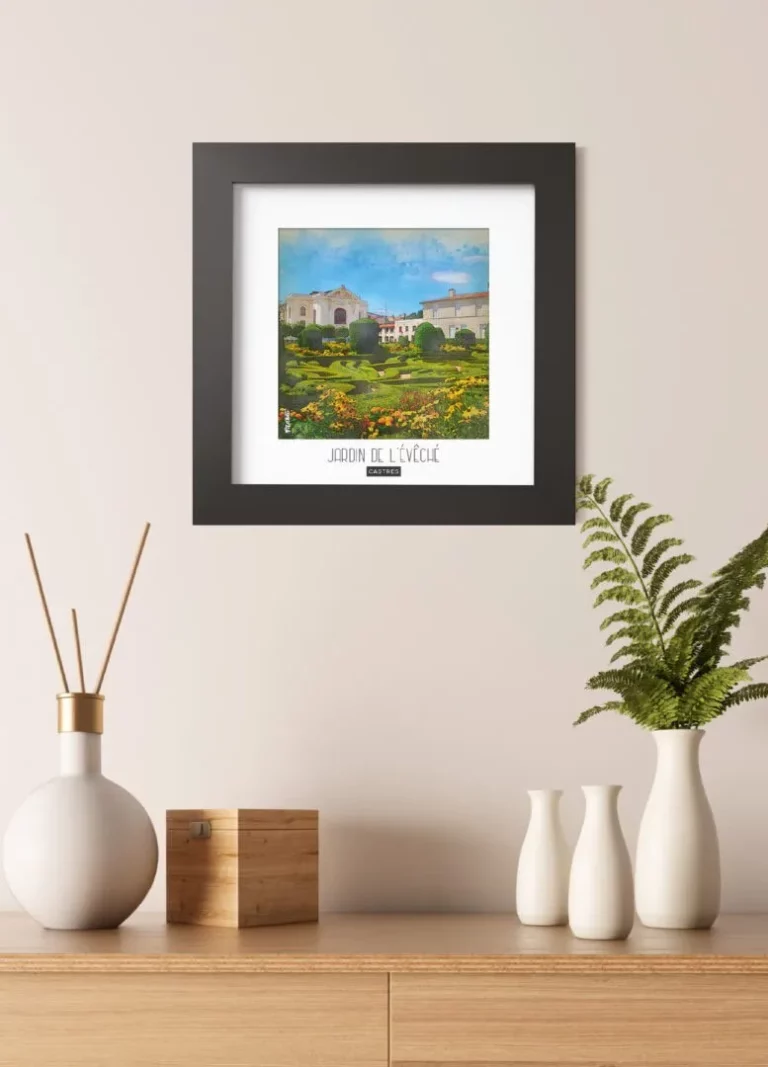 jardin de l'Évêché (castres) - Découvrez nos cadres photos uniques, véritables trésors capturés lors de mes voyages à travers le monde. Chaque image, soigneusement sélectionnée et magnifiée en studio, est encadrée avec élégance dans un cadre en bois noir mat de 24x24 cm, d’une épaisseur de 1,5 cm.