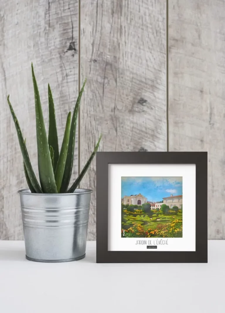 jardin de l'Évêché (castres) - Découvrez nos cadres photos uniques, véritables trésors capturés lors de mes voyages à travers le monde. Chaque image, soigneusement sélectionnée et magnifiée en studio, est encadrée avec élégance dans un cadre en bois noir mat de 24x24 cm, d’une épaisseur de 1,5 cm.