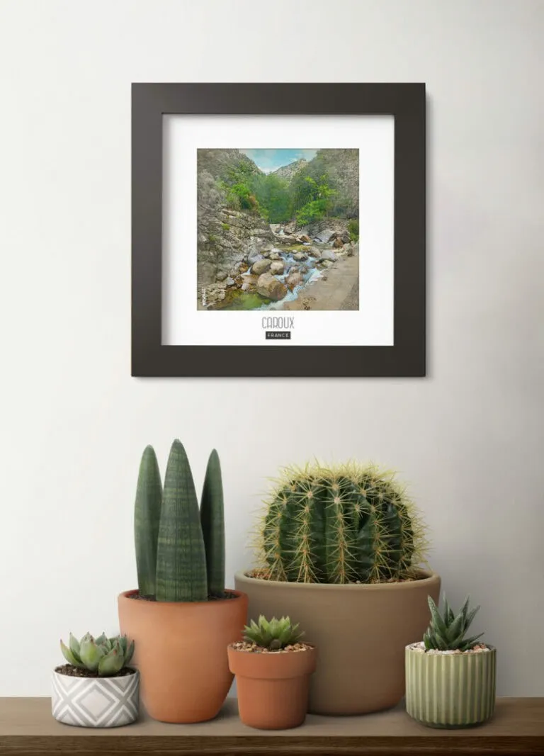 caroux (france) - Découvrez nos cadres photos uniques, véritables trésors capturés lors de mes voyages à travers le monde. Chaque image, soigneusement sélectionnée et magnifiée en studio, est encadrée avec élégance dans un cadre en bois noir mat de 24x24 cm, d’une épaisseur de 1,5 cm.