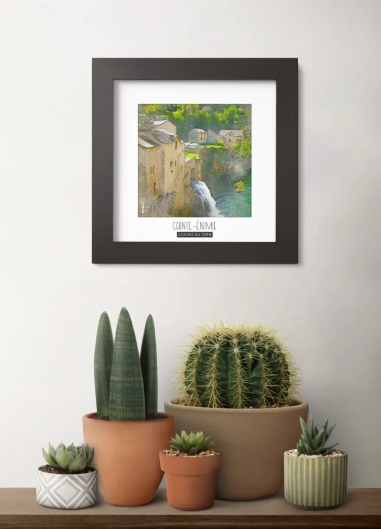 sainte Énimie (gorges du tarn) - Découvrez nos cadres photos uniques, véritables trésors capturés lors de mes voyages à travers le monde. Chaque image, soigneusement sélectionnée et magnifiée en studio, est encadrée avec élégance dans un cadre en bois noir mat de 24x24 cm, d’une épaisseur de 1,5 cm.