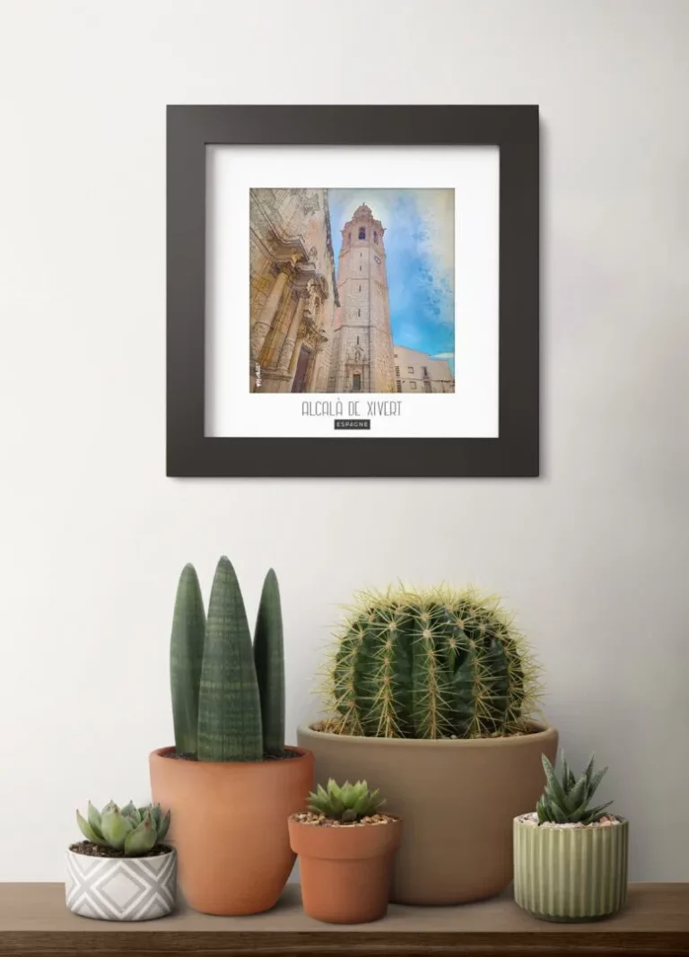 alcalà de xivert (espagne) - Découvrez nos cadres photos uniques, véritables trésors capturés lors de mes voyages à travers le monde. Chaque image, soigneusement sélectionnée et magnifiée en studio, est encadrée avec élégance dans un cadre en bois noir mat de 24x24 cm, d’une épaisseur de 1,5 cm.