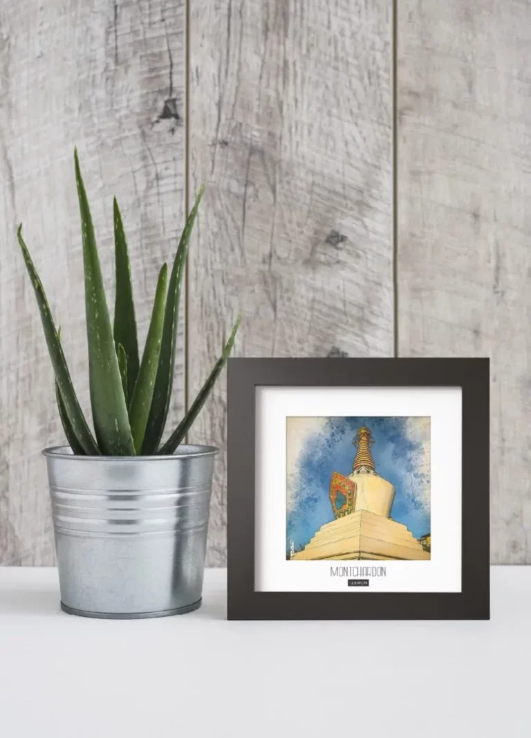 montchardon (izeron) - Découvrez nos cadres photos uniques, véritables trésors capturés lors de mes voyages à travers le monde. Chaque image, soigneusement sélectionnée et magnifiée en studio, est encadrée avec élégance dans un cadre en bois noir mat de 24x24 cm, d’une épaisseur de 1,5 cm.