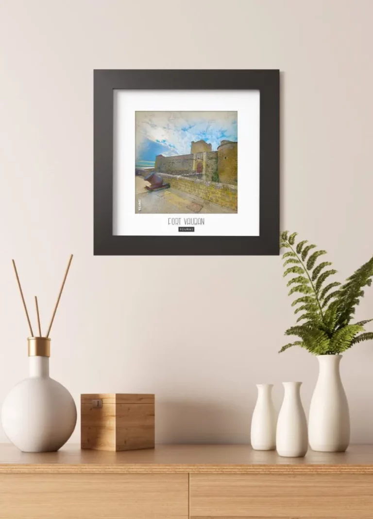 fort vauban (fouras) - Découvrez nos cadres photos uniques, véritables trésors capturés lors de mes voyages à travers le monde. Chaque image, soigneusement sélectionnée et magnifiée en studio, est encadrée avec élégance dans un cadre en bois noir mat de 24x24 cm, d’une épaisseur de 1,5 cm.
