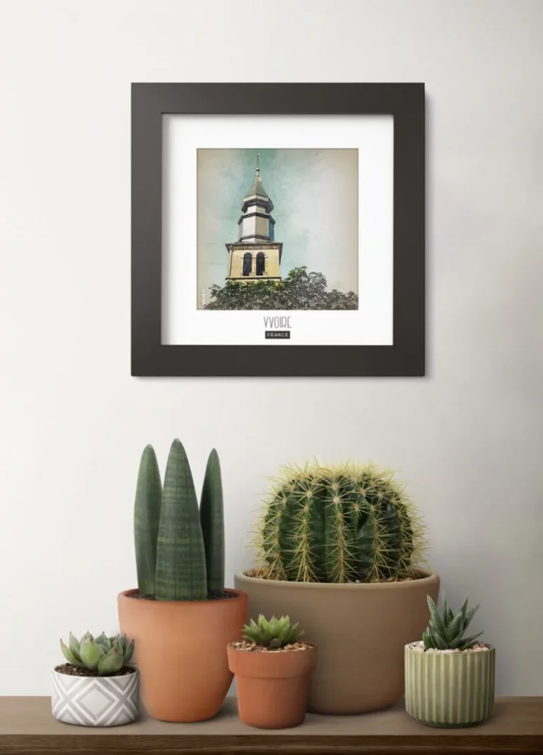 yvoire (france) - Découvrez nos cadres photos uniques, véritables trésors capturés lors de mes voyages à travers le monde. Chaque image, soigneusement sélectionnée et magnifiée en studio, est encadrée avec élégance dans un cadre en bois noir mat de 24x24 cm, d’une épaisseur de 1,5 cm.
