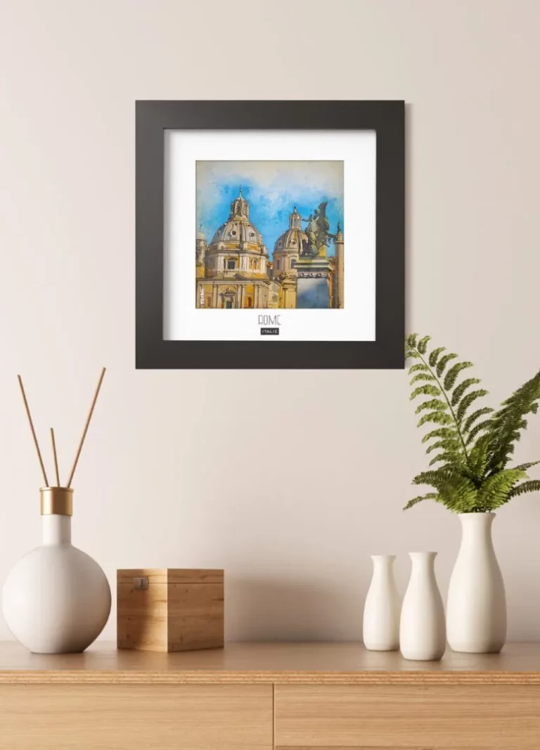 rome (italie) - Découvrez nos cadres photos uniques, véritables trésors capturés lors de mes voyages à travers le monde. Chaque image, soigneusement sélectionnée et magnifiée en studio, est encadrée avec élégance dans un cadre en bois noir mat de 24x24 cm, d’une épaisseur de 1,5 cm.