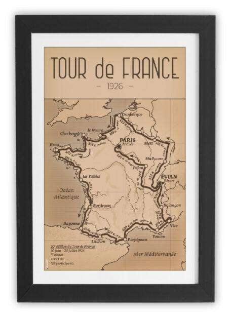 Affiche vintage du mythique Tour de France de 1926 par DesignByMathieu - Décorez votre intérieur avec une touche rétro-chic.