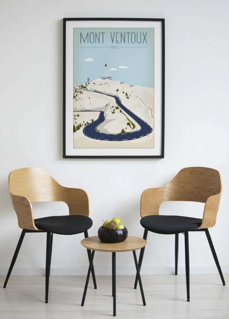 Affiche du Mont-Ventoux, créée par DesignByMathieu – Élégance et souvenirs pour décorer votre intérieur ou offrir un cadeau original 100 % made in France.