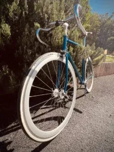 Cadeau original pour passionné de vélo – Affiche illustrée Made in France