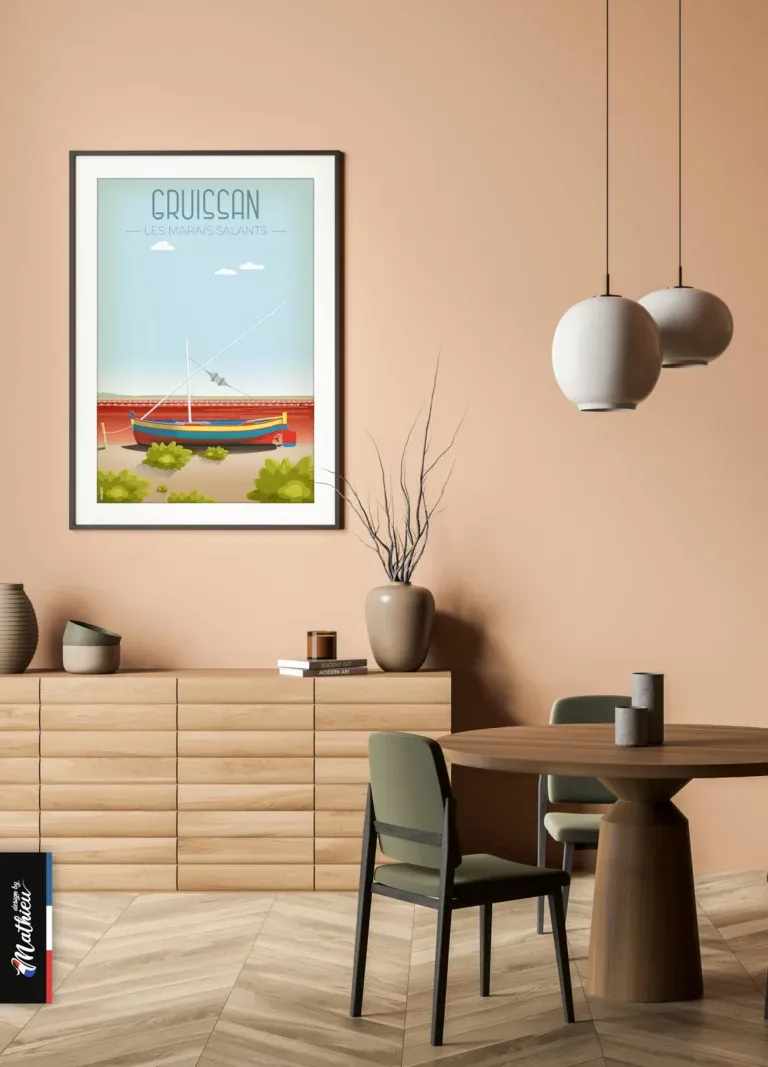Poster des Salins de Gruissan accroché au mur au-dessus d’une table