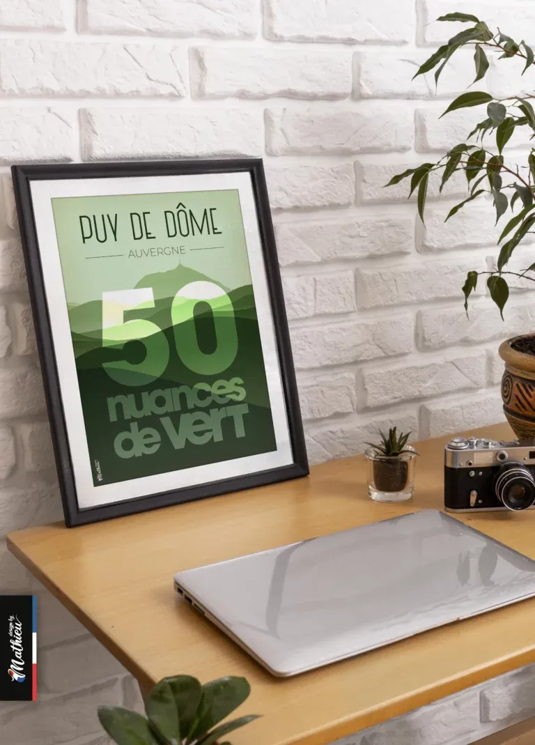 Poster du Puy de Dôme – 50 nuances de vert encadré dans un espace créatif