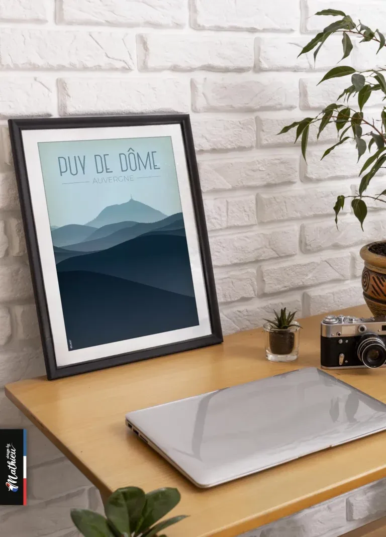 Poster du Puy de Dôme – nuances de bleu encadré dans un espace créatif