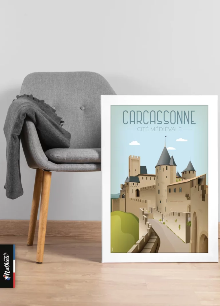 Affiche de la Cité Médiévale de Carcassonne dans un cadre blanc posé au sol près d'une chaise grise. Poster illustré et imprimé par l'artiste Design by Mathieu.
