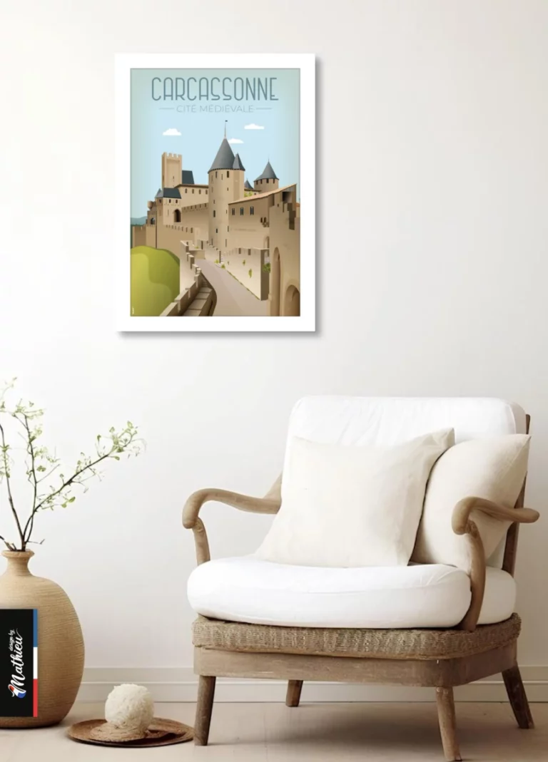 Affiche de la forteresse de Carcassonne dans un cadre blanc accroché au-dessus d'un fauteuil blanc épuré. Poster illustré à acheter chez Design by Mathieu.