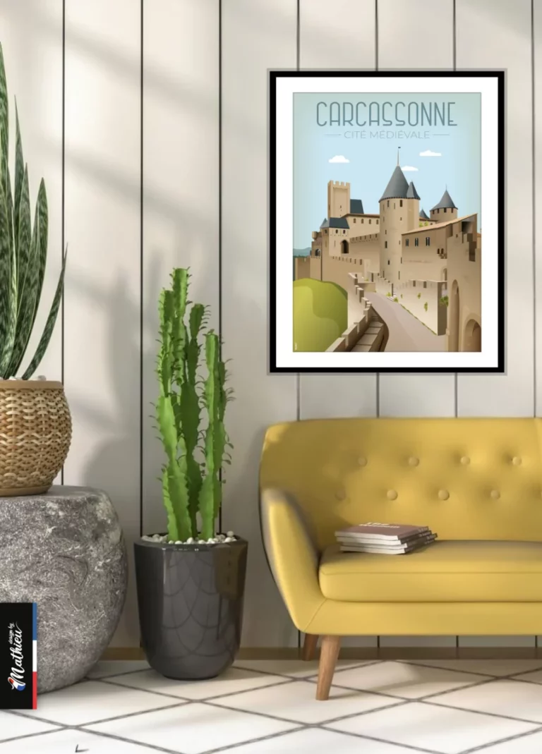 Affiche encadrée de Carcassonne située au-dessus d'un canapé jaune moutarde près d'un grand cactus. Décoration intérieure vendue par Design by Mathieu.