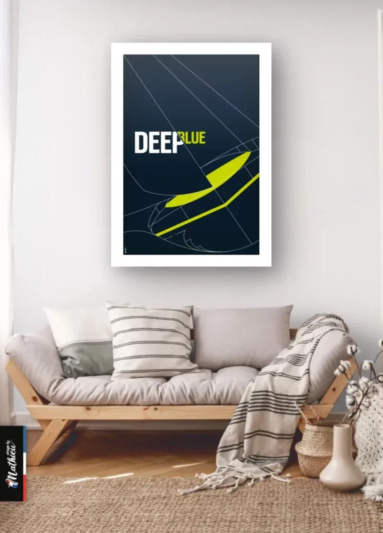 Décoration murale salon style bord de mer avec poster voilier abstrait bleu et jaune au-dessus d'un canapé en bois clair.