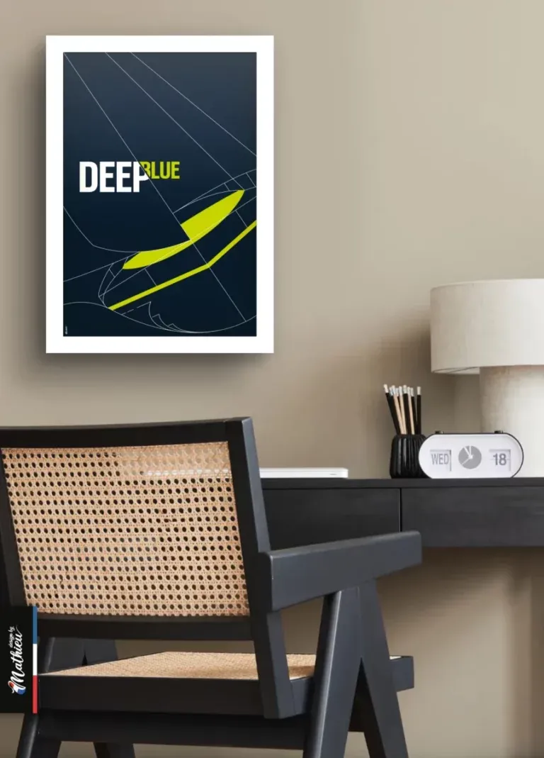 Espace de travail bureau avec affiche de voile moderne DeepBlue au mur et horloge rétro.