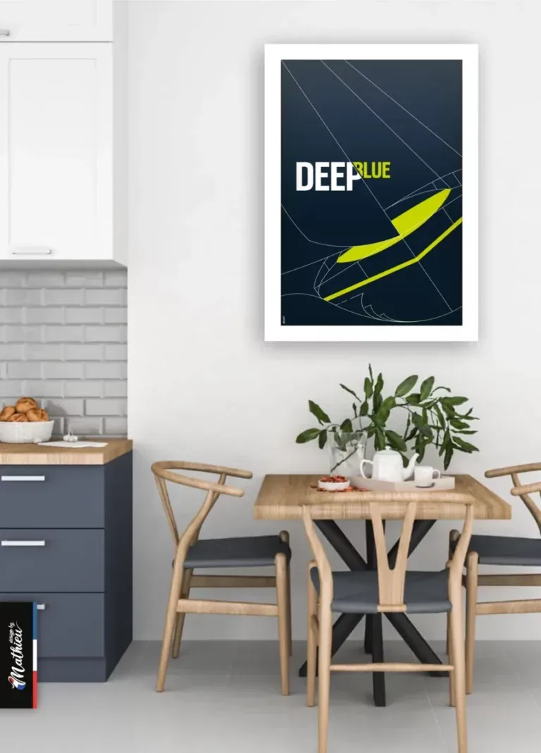 Poster cuisine design voilier DeepBlue à côté de meubles bleus et d'une table à manger en bois.