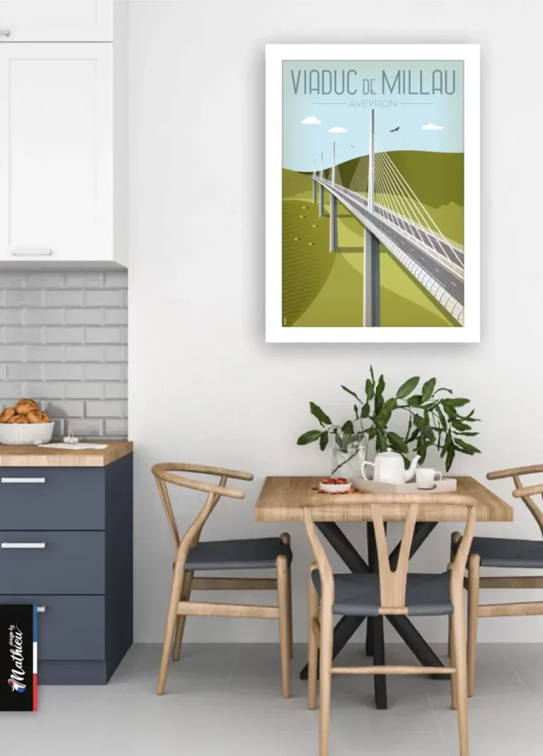 Illustration du Viaduc de Millau accrochée dans une cuisine moderne, ambiance conviviale.