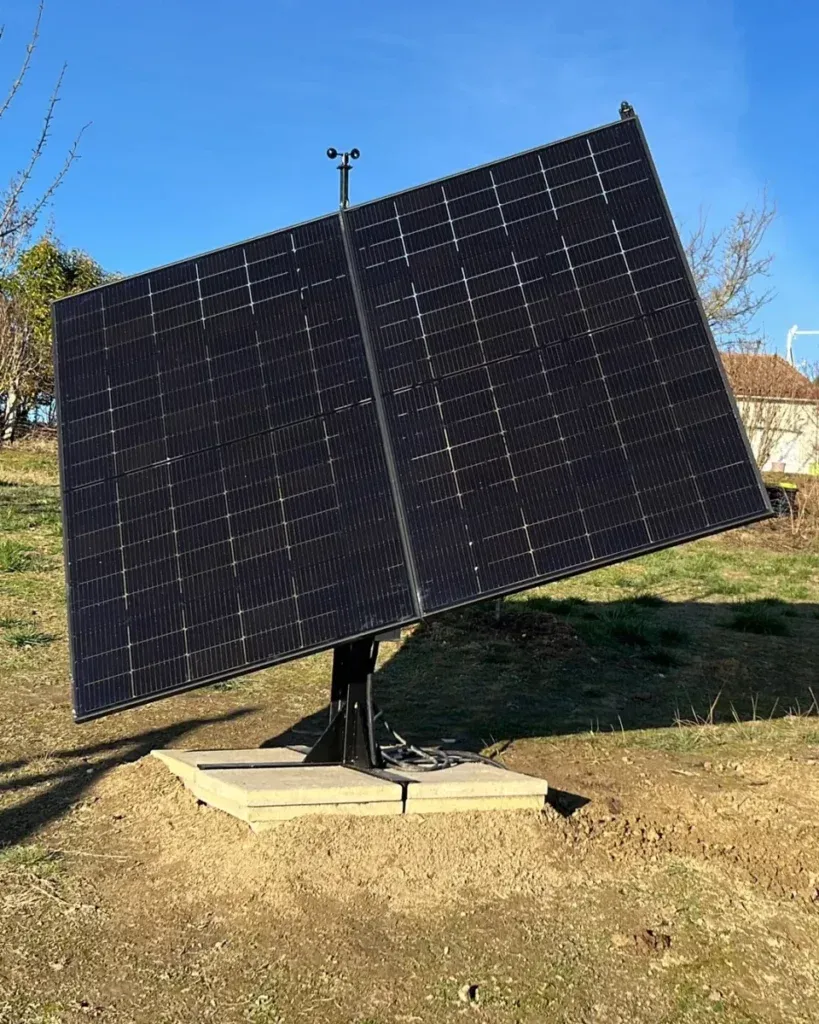 Panneaux photovoltaïques haute performance et anémomètre de sécurité pour tracker solaire