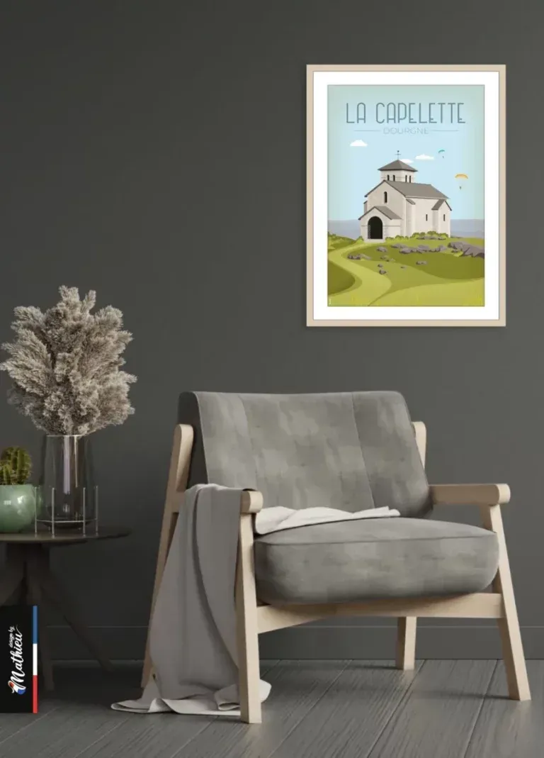 Poster La Capelette Dourgne sur un mur gris anthracite pour un style industriel.