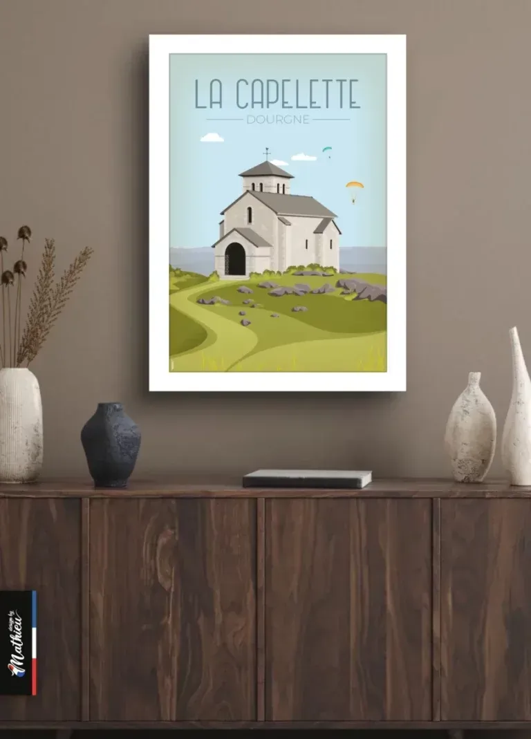 Poster La Capelette Dourgne au-dessus d'un buffet en bois massif.